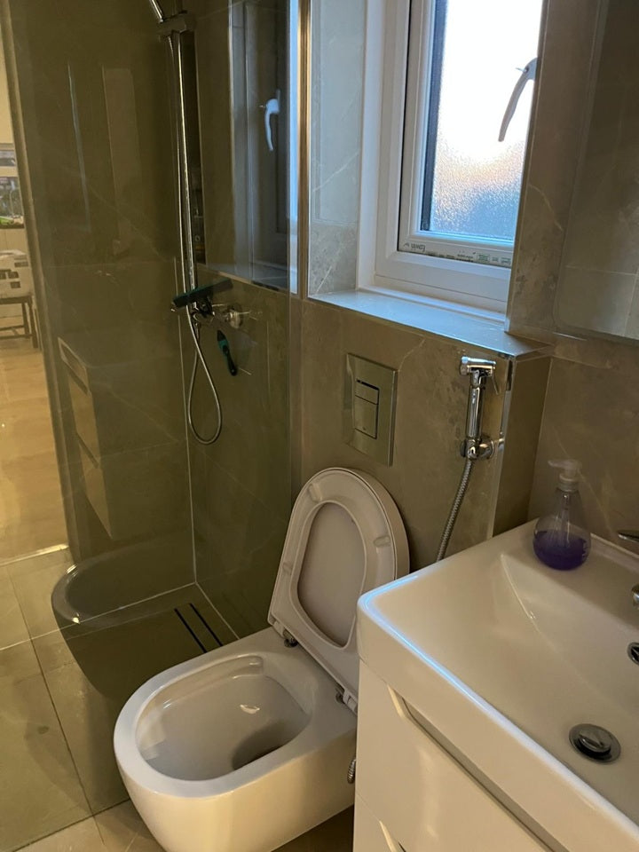 Studio Apartment with Private Entrance in - Harrowview, UB10 0QG