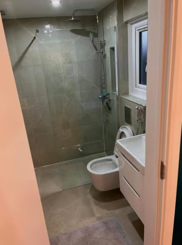 Studio Apartment with Private Entrance in - Harrowview, UB10 0QG