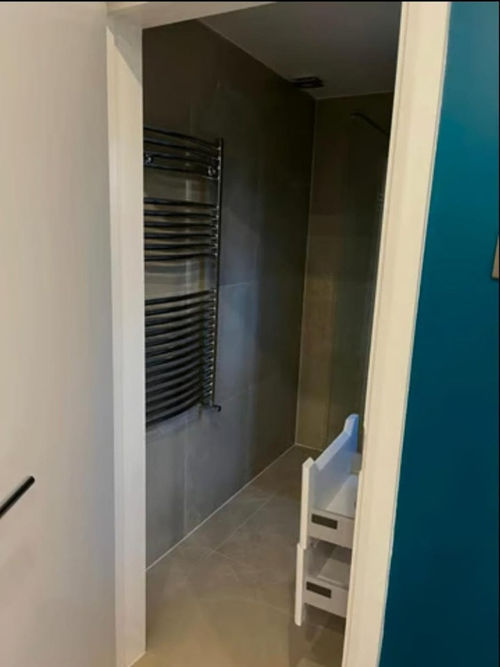 Studio Apartment with Private Entrance in - Harrowview, UB10 0QG